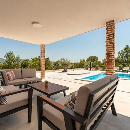 فيلة Olea Zadarvillas