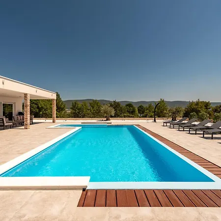 Olea Zadarvillas فيلة *